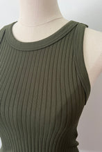 Load image into Gallery viewer, Chunky Ribbed High Neck - Olive
